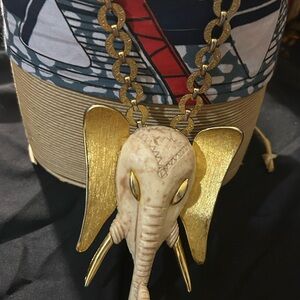 Unsigned Razza Gold Tone Elephant Pendant Necklace!